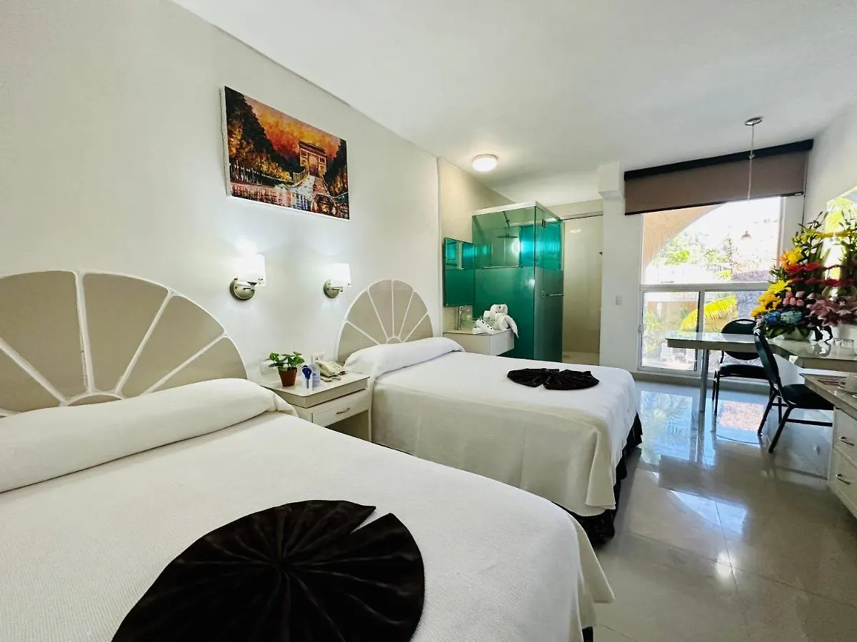 Hotel Plaza Caribe Канкун 4*,