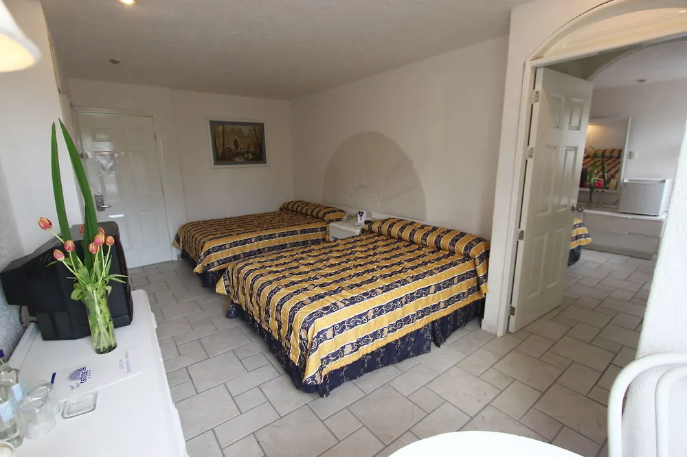 Hotel Plaza Caribe Cancun 4*,