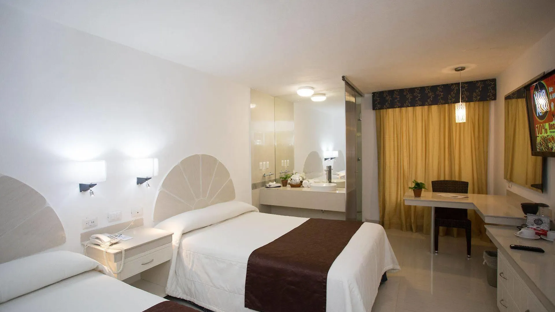 Hotel Plaza Caribe Cancún 4*,